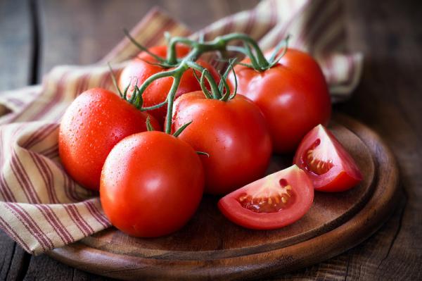 10 خواص شگفت انگیز گوجه فرنگی 